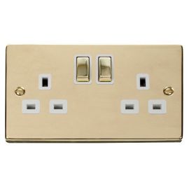 Click VPBR536WH Deco Polished Brass Square Edge Ingot 2 Gang 13A 2 Pole Switched Socket - White Insert