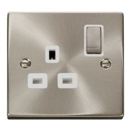 Click VPSC535WH Deco Satin Chrome Ingot 1 Gang 13A 2 Pole Switched Socket - White Insert image