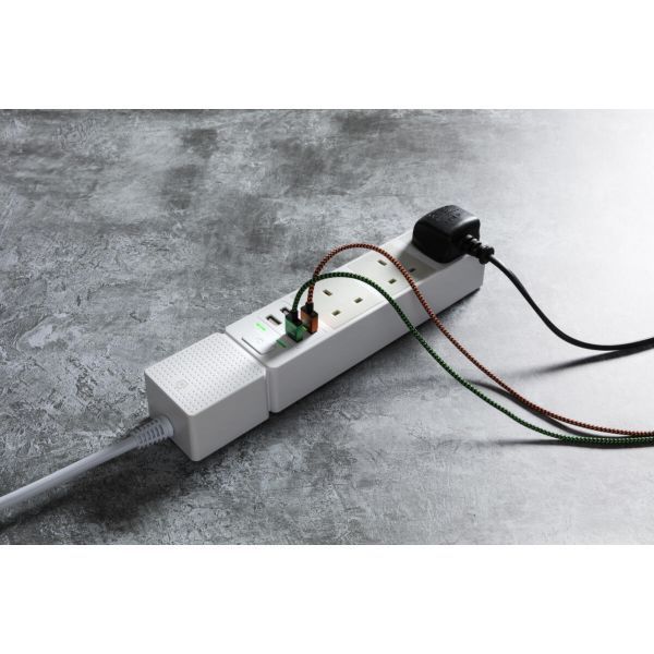Knightsbridge 3GKW SmartKnight White 3 Gang 10A 4x USB-A 2.4A 1500mm Cable Surge Protected Extension Lead