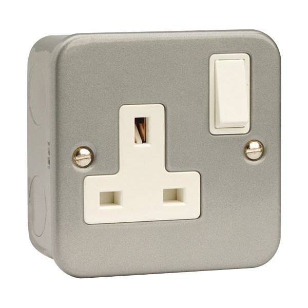 Click CL035 Essentials Metal Clad 1 Gang 13A 2 Pole Switched Socket Outlet